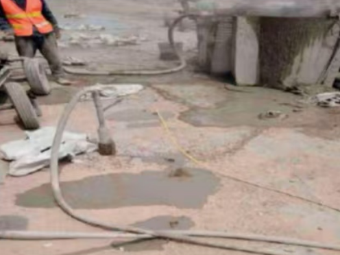 毛感乡水泥混凝土路面板底注浆技术 路面脱空注浆整治方案